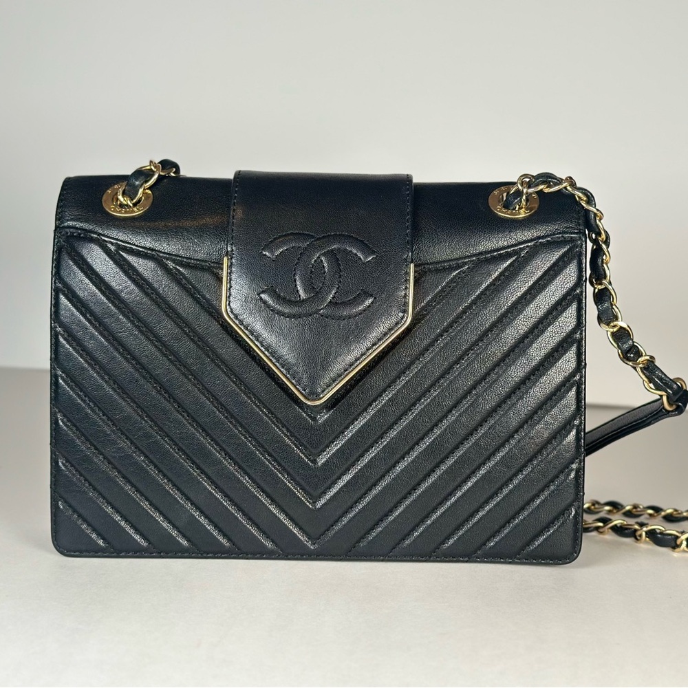 Authentic CHANEL Black Collar Tie
Chevron Quilted Leather Shoulder Bag with Gold